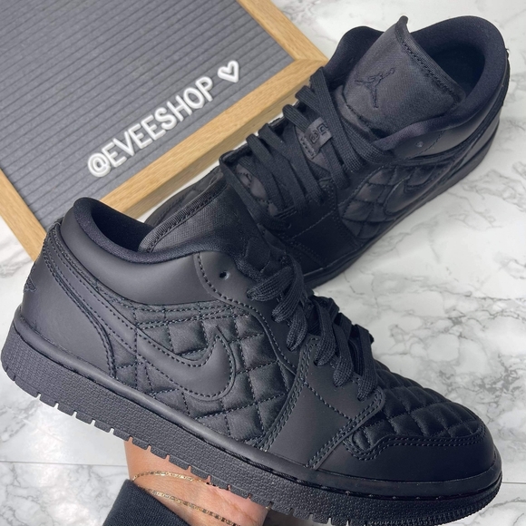 Jordan Shoes - Air Jordan Retro 1 - Triple Black 🖤🖤🖤